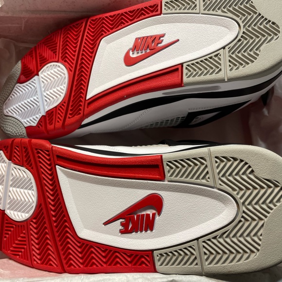 Jordan 4 - Picture 2 of 4